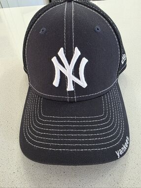 New York Yankees Blue Baseball Cap with White Logo